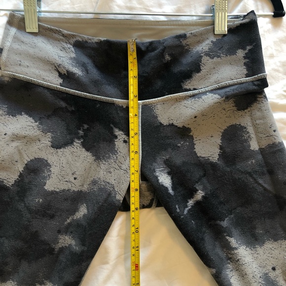 Lululemon Mid Rise Grey Pattern Leggings - Picture 4 of 6